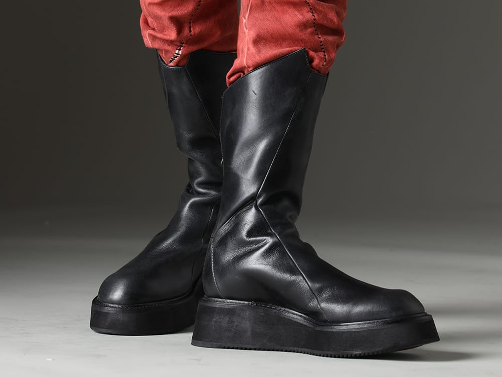 JULIUS - ユリウス 2023SS 統一感のある直線的なシームラインを施したアイテム - 817FWM2(カウレザー アーバンロングブーツ) - 3-007