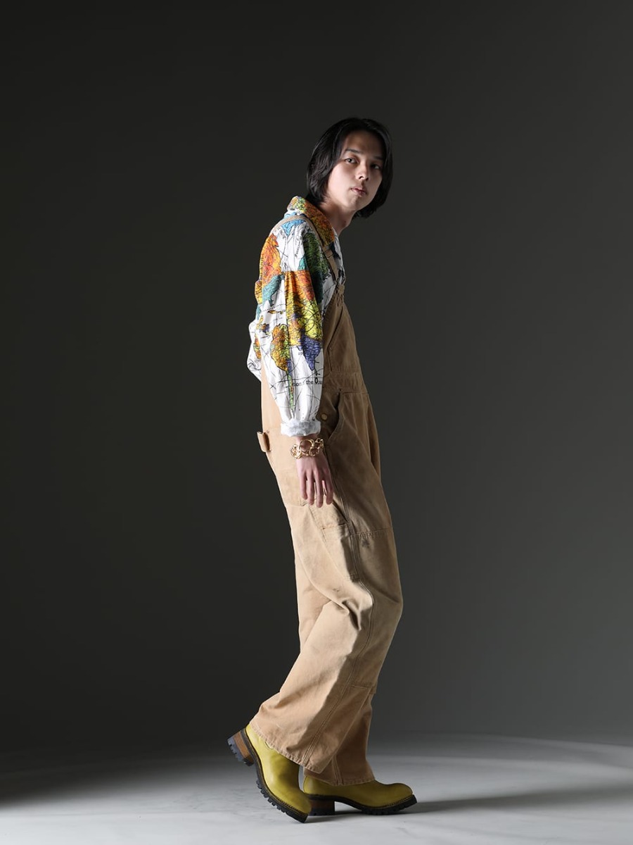 セントマイケル / タカヒロミヤシタザソロイスト / ジェロクリスト / グイディ 2023SS - 明るいカラーリングで組み上げたカジュアルな着こなし - SM-S23-0000-082(セントマイケル × ドクター・ウー WORLD MAP パジャマシャツ) SM-S23-0000-062(ダブルニー オーバーオール) GP12(GP12 - メジタレイニアン ペンダント) sa.0038SS23-Gold(ボールチェーンネックレス-S-レギュラー ゴールド) sa.0037SS23-Gold(ボーンシェイプドカラビナブレスレット-L- ゴールド) sa.0036SS23-Gold(ボーンシェイプドカラビナブレスレット-S- ゴールド) PL06V-CO81T(サイドゴアアンクルブーツビブラムソール - ホース フルグレイン レザー CO81T) - 1-002