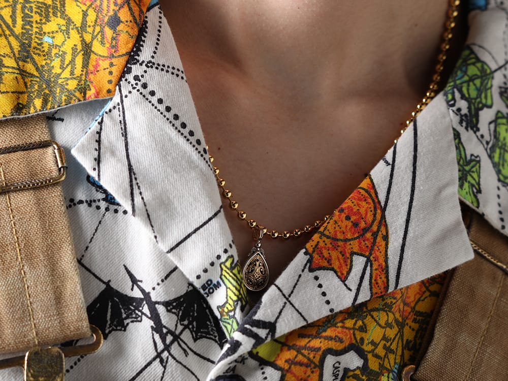 タカヒロミヤシタザソロイスト / ジェロクリスト 2023SS - デザイン性の高いグラフィックシャツとワークらしさを落とし込んだオーバーオール - GP12(GP12 - メジタレイニアン ペンダント) sa.0038SS23-Gold(ボールチェーンネックレス-S-レギュラー ゴールド) - 2-004