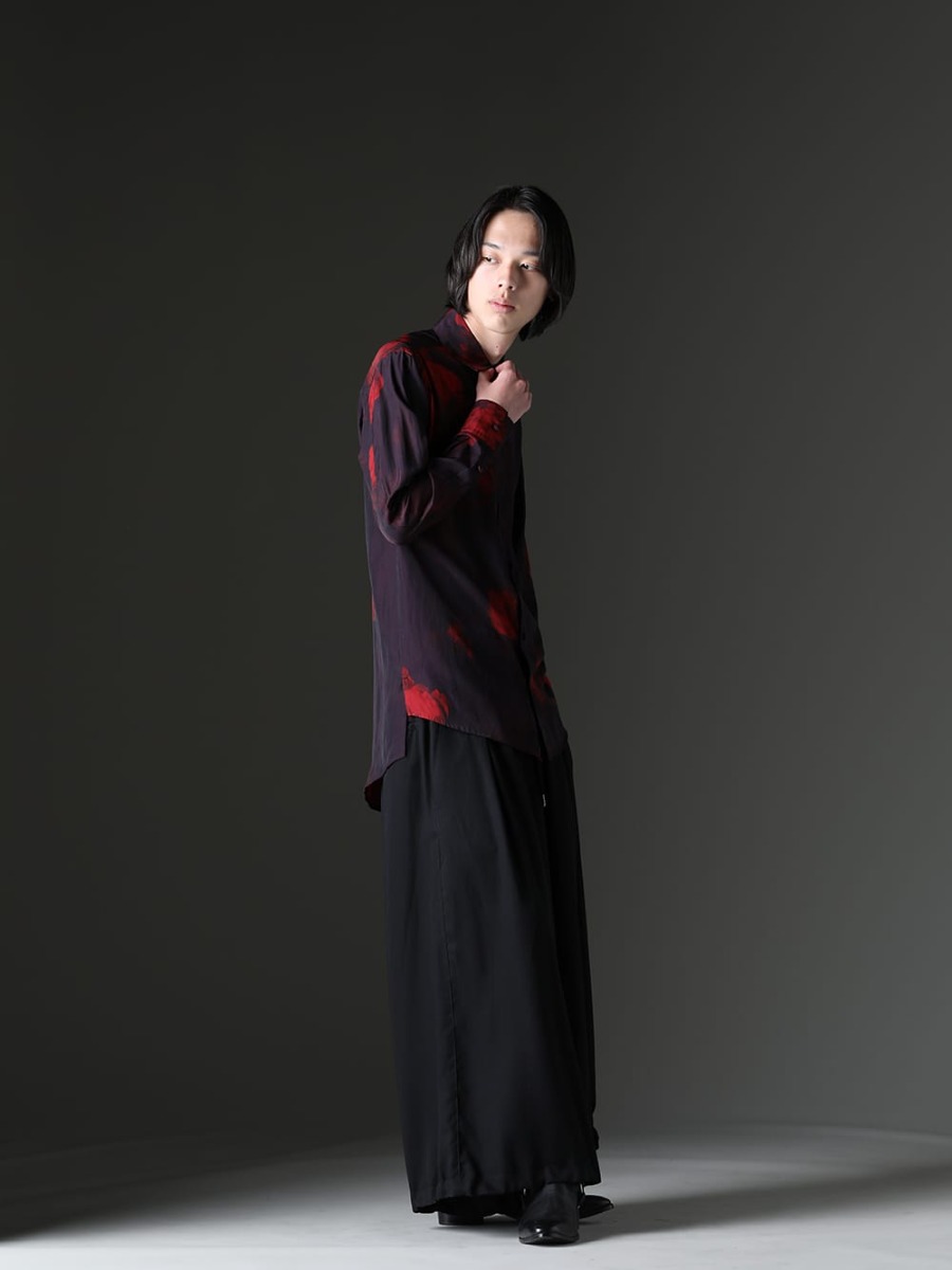 kiryuyrik / GalaabenD 2023SS - The A-line silhouette gives the styling a mode feel. - KP-HB16-901-black-red(Shirt Black & Red) KP-HP43-907(Sharring Wide Tuck Slacks) 87115902(Harness Ring Boots) - 1-002