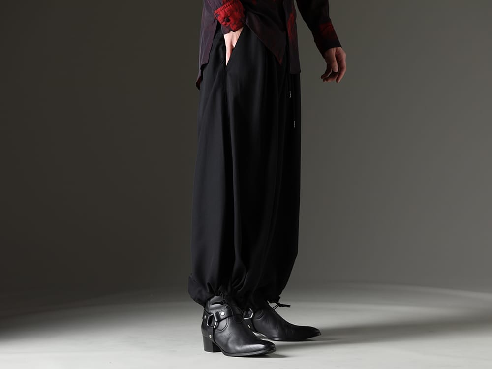 kiryuyrik / GalaabenD 2023SS The kiryuyrik wIde pants have a silhouette that can be changed by arrangement. - KP-HP43-907(Sharring Wide Tuck Slacks) 87115902(Harness Ring Boots) - 3-005