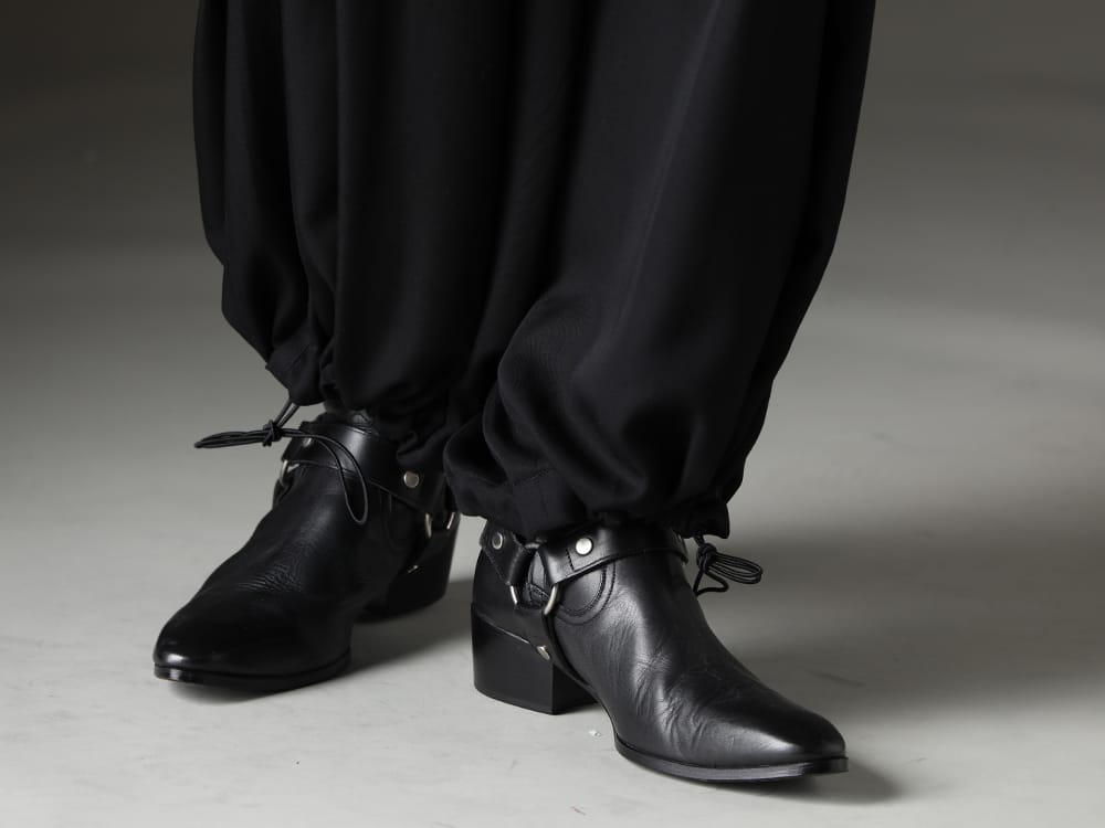 kiryuyrik / GalaabenD 2023SS The kiryuyrik wIde pants have a silhouette that can be changed by arrangement. - KP-HP43-907(Sharring Wide Tuck Slacks) 87115902(Harness Ring Boots) - 3-007