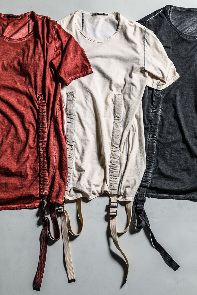 D.HYGEN 23SS Color development to enjoy different atmospheres  - ST101-0823S-Brick 30/- Soft Cotton Jersey Cold Dye Belt Adjustable T-Shirt Brick ST101-0823S-Dusty-White 30/- Soft Cotton Jersey Cold Dye Belt Adjustable T-Shirt Dusty White ST101-0823S-Charcoal 30/- Soft Cotton Jersey Cold Dye Belt Adjustable T-Shirt Charcoal 2-001