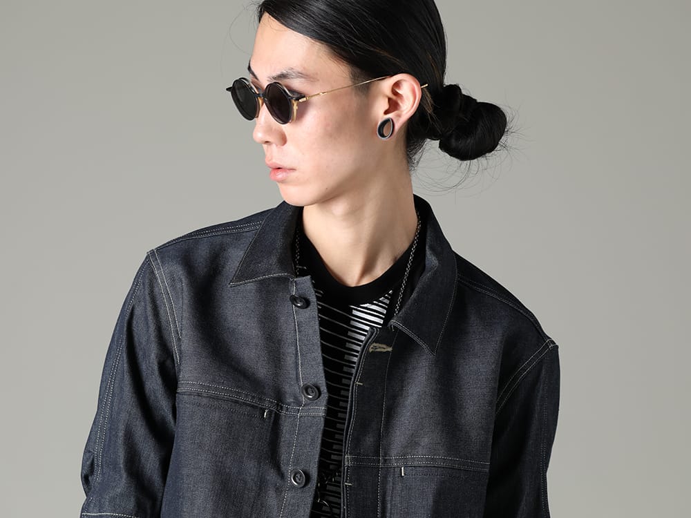 ザ ヴィリディアン / リガーズ / ワークスタッドミュンヘン 2023SS - カジュアルな印象も放ってくれるデニムジャケット - VI-3574-06-Indigo(デニムジャケット インディゴ) 817CPM2(コットン/モダール ジャージ プリント ショートスリーブTシャツ) RG1022TVA-GOLD+BLACK / BLACK(リガーズ 10周年 コラボレーション サングラス ゴールド+ブラック / ブラック) M3940(ネックレス ミックス + キーリング) - 2-004