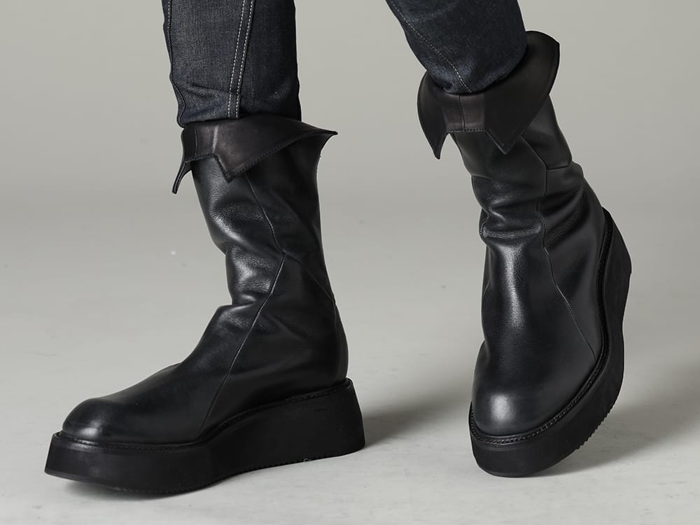 ユリウス 2023SS スリムシルエットのパンツで綺麗目な印象を - 817FWM2(カウレザー アーバンロングブーツ) - 3-006