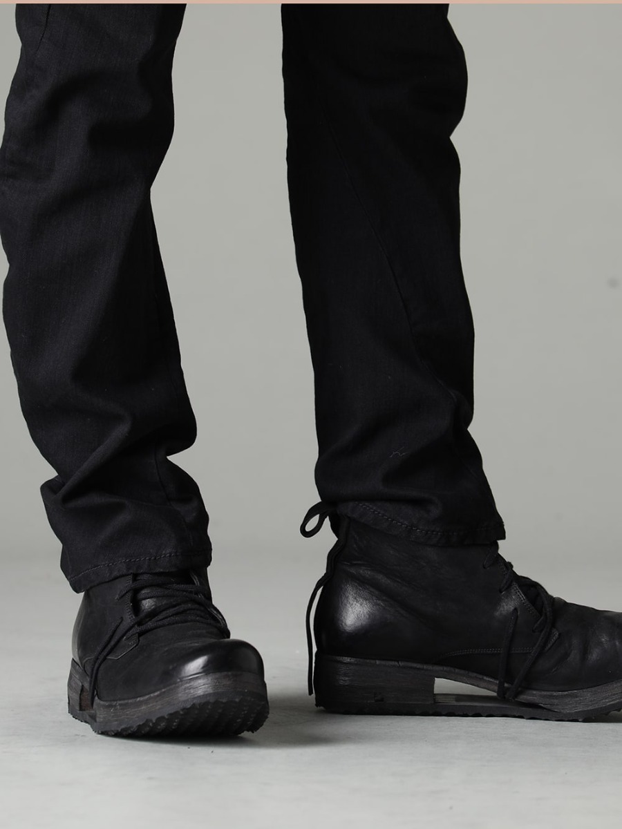 DEVOA Boris Bidjan Saberi 23SS すっきりとした見た目に少しだけ脱力感を - PTA-STDS-Black Slim Pants 9oz Stretch Denim Black BOOT4-LEATHER Boots 4 Leather 3-006