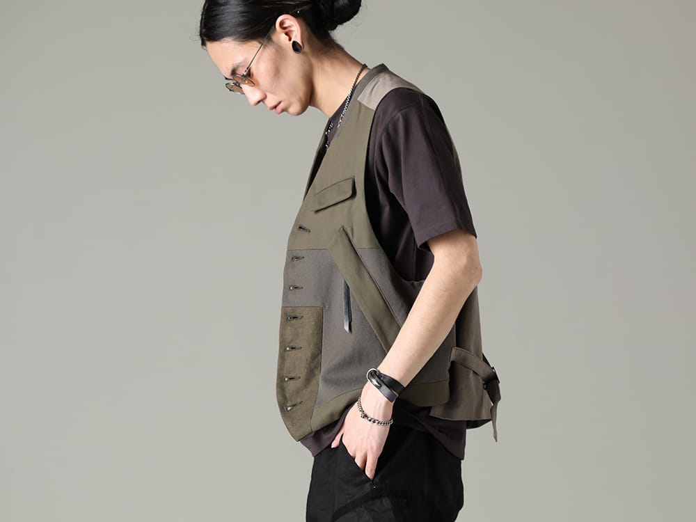 ザ ヴィリディアン / リガーズ / ワークスタッドミュンヘン 2023SS - 落ち着いた色味の中に小物類をオン - VI-3567-06-Dark-Olive(フラグメント ベスト ダークオリーブ) VI-3609-01-Brown-Gray(半袖プリントTシャツ ブラウングレー) RG1019CU-VINTAGE-GREY(RG1019CU /ヴィンテージ グレイ x サーモン) M3920(ルーズ ミックスド チョーカー) M2353(Bracelet Hook Crossover) M2601(ブレスレット ファイン スカル) - 2-002