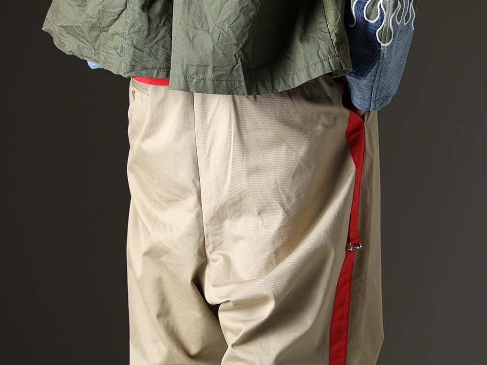 TAKAHIROMIYASHITATheSoloist. 2023SS New line of work pants for spring/summer 23 from TAKAHIROMIYASHITATheSoloist. - sp.0011SS23-Khaki-Red(side tape adjustable length 2 tucks work pant. Khaki x Red) - 3-006
