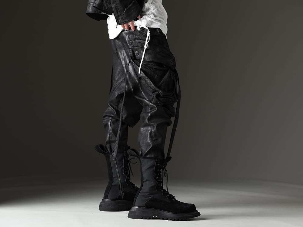 Julius 2023SS The R custom-made pants based on the gas mask pants that were developed at the time of the launch of the permanent line in AW20-21 - 818PAM15-C(The R Limited 10.5oz Stretch Denim Gas Mask Coating Cargo Pants) 807FWM1(Cow Velor Lace Up Combat Boots) - 3-002