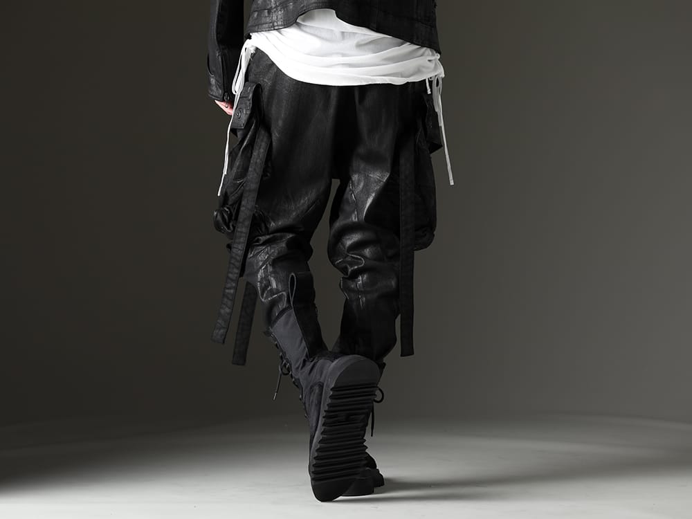 Julius 2023SS The R custom-made pants based on the gas mask pants that were developed at the time of the launch of the permanent line in AW20-21 - 818PAM15-C(The R Limited 10.5oz Stretch Denim Gas Mask Coating Cargo Pants) 807FWM1(Cow Velor Lace Up Combat Boots) - 3-003