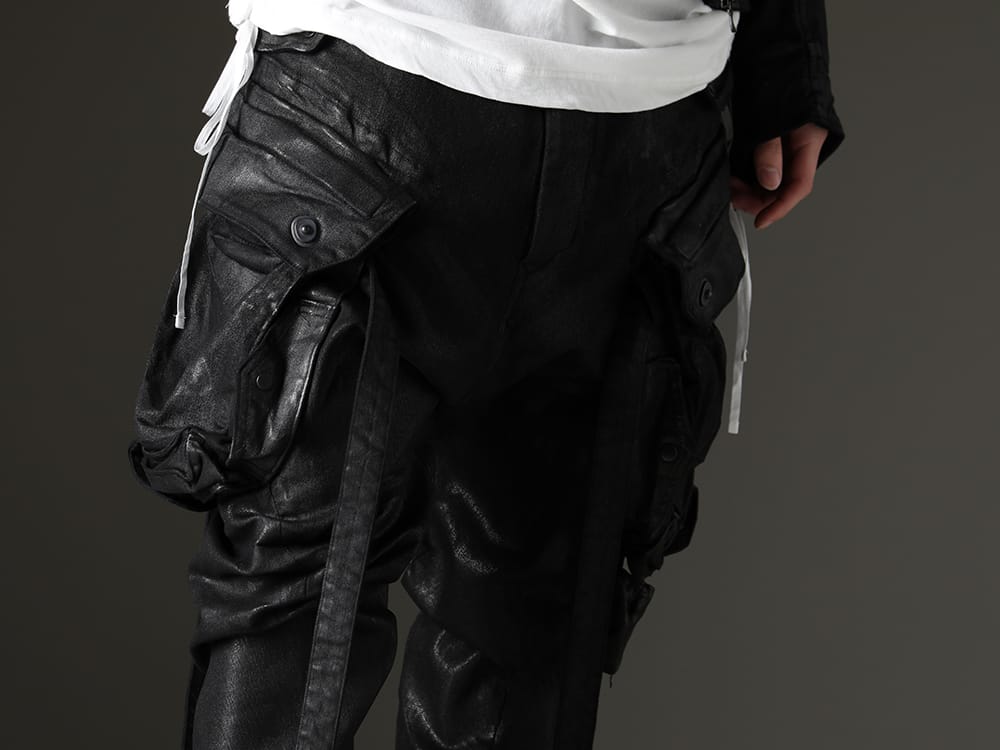 Julius 2023SS The R custom-made pants based on the gas mask pants that were developed at the time of the launch of the permanent line in AW20-21 - 818PAM15-C(The R Limited 10.5oz Stretch Denim Gas Mask Coating Cargo Pants) - 3-004