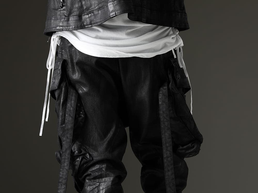 Julius 2023SS The R custom-made pants based on the gas mask pants that were developed at the time of the launch of the permanent line in AW20-21 - 818PAM15-C(The R Limited 10.5oz Stretch Denim Gas Mask Coating Cargo Pants) - 3-006