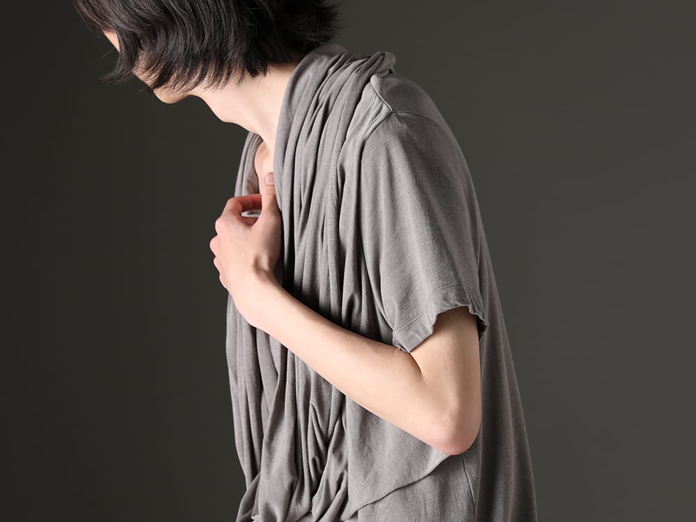 JULIUS 2023SS - Beautiful and practical cotton cupra drape-neck T-shirt - 819CUM5-gray(Cotton/Cupro Jersey Drape Neck Short Sleeve T-Shirt Gray) - 2-006