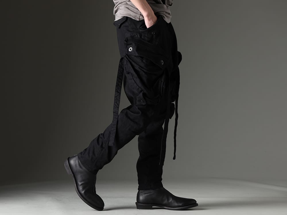 JULIUS 2023SS Cargo pants refined from distinctive design to comfort - 818PAM15-BK(The R Limited 10.5oz Stretch Denim Gas Mask Cargo Pants) 819FWM1(Cow Leather Zip Seamed Boots) - 3-003