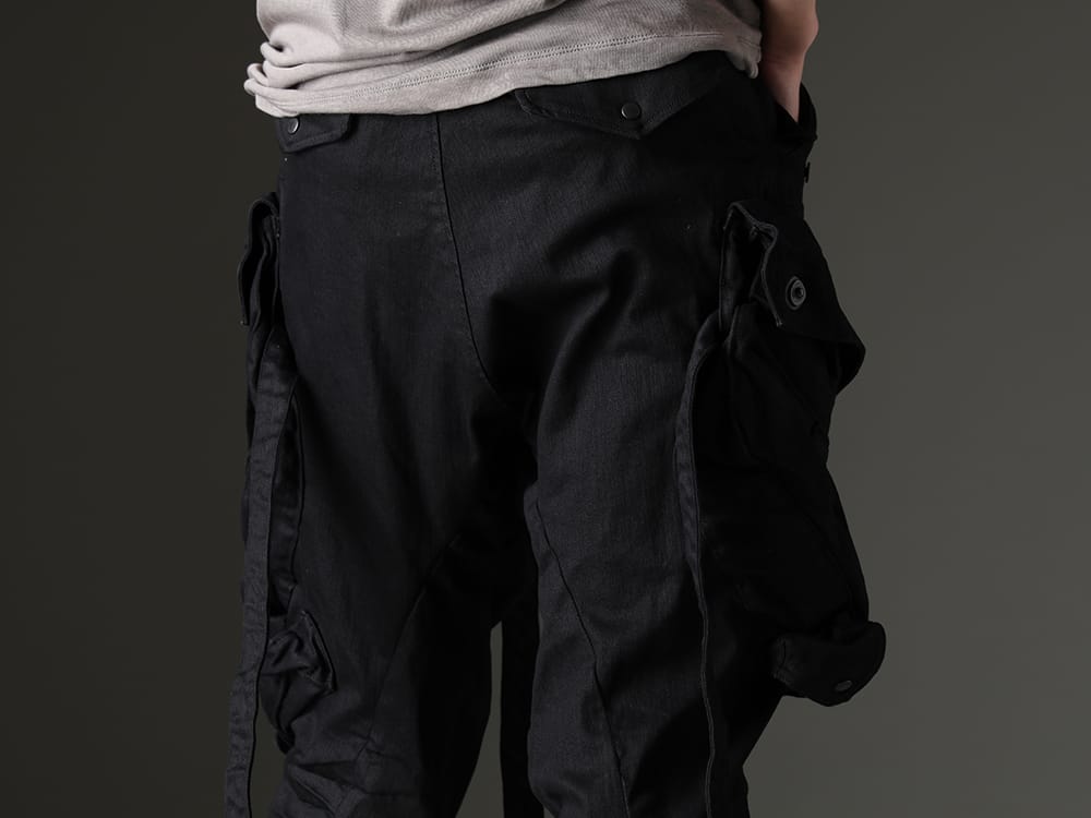 JULIUS 2023SS Cargo pants refined from distinctive design to comfort - 818PAM15-BK(The R Limited 10.5oz Stretch Denim Gas Mask Cargo Pants) - 3-007