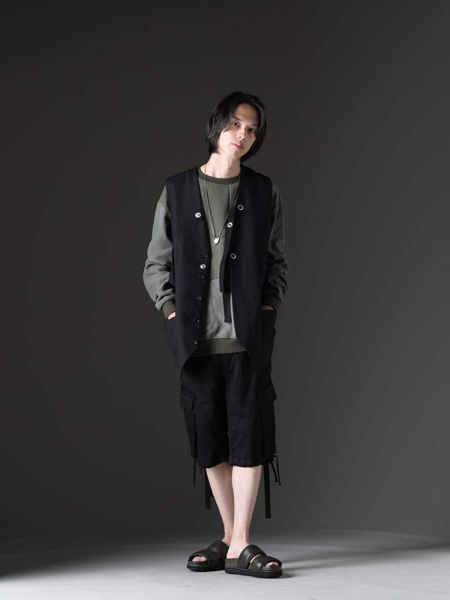 TAKAHIROMIYASHITATheSoloist. / ink / WERKSTATT:MÜNCHEN / masnada / GUIDI 2023SS styling - Casual style with black as the main color and accents in khaki. - Casual dressing with black as the main color - sj.0006bSS23(new two-way zip reverse odd vest.(solid)) ink23-04-Khaki(Military Reverse Sweat Khaki) M3501(Necklace charms) M3058(Drawstring Hem Bermudas) BRK03(Rubber Sole Sandal - Calf Full Grain - BRK03) - 1-001