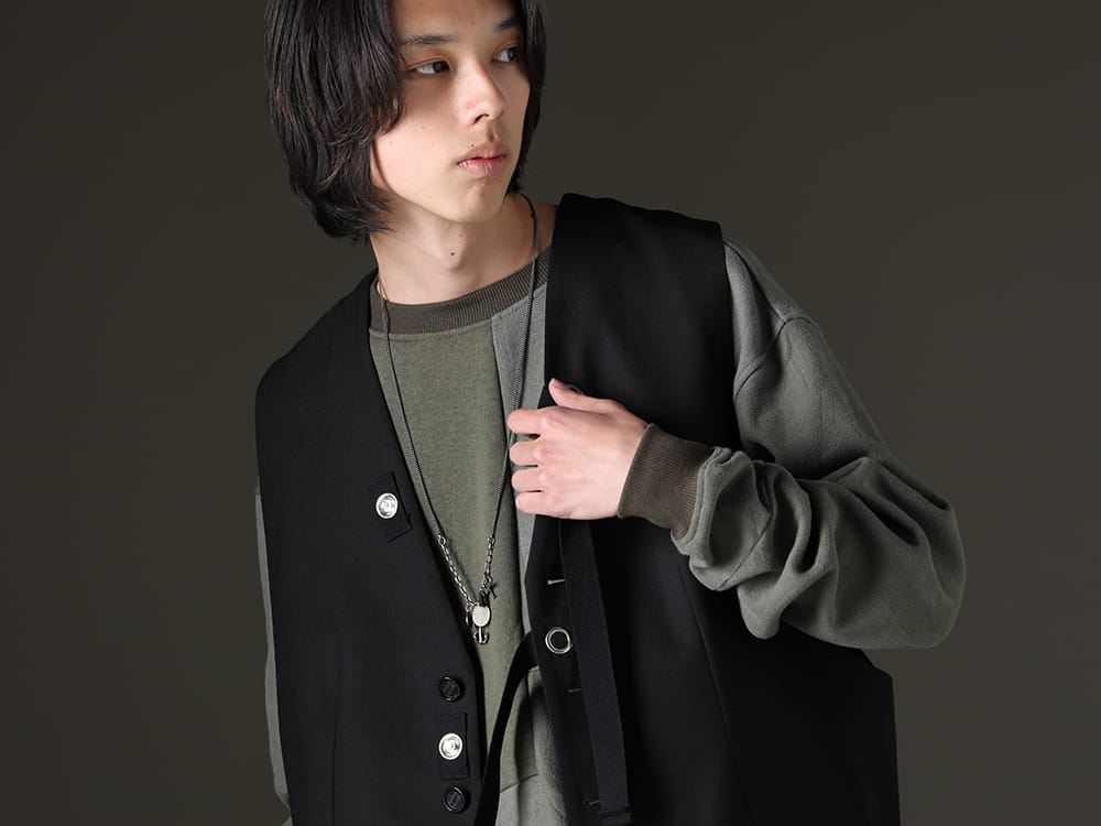 TAKAHIROMIYASHITATheSoloist. / ink / WERKSTATT:MÜNCHEN 2023SS - The vest is designed so that it can be worn with the front and back interchanged. - sj.0006bSS23(new two-way zip reverse odd vest.(solid)) ink23-04-Khaki(Military Reverse Sweat Khaki) M3501(Necklace charms) - 2-004