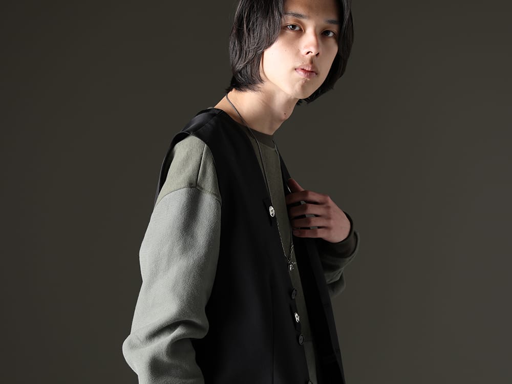 TAKAHIROMIYASHITATheSoloist. / ink / WERKSTATT:MÜNCHEN 2023SS - The vest is designed so that it can be worn with the front and back interchanged. - sj.0006bSS23(new two-way zip reverse odd vest.(solid)) ink23-04-Khaki(Military Reverse Sweat Khaki) M3501(Necklace charms) - 2-005
