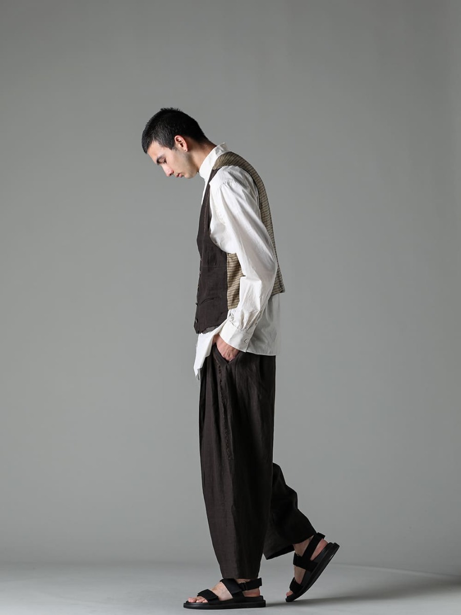 ZIGGY CHEN 23SS Styling Visual contrast that leaves a deep impression - 0M2310101-selvedge double-breasted waistcoat - 0M2310709-Mandarin collar hybrid dress shirt - 0M2310501-Selvedge pleated wide leg trousers - US9561-Black-Men's sandals black 1-002