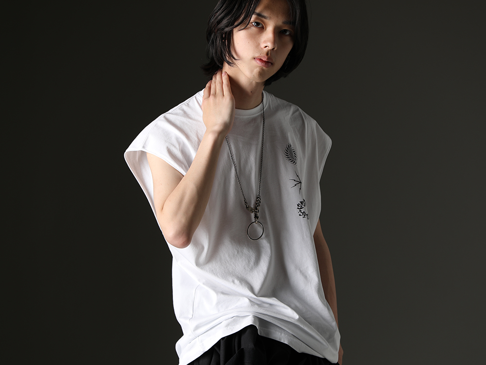 アクロニウム / ワークスタッドミュンヘン 男らしさを感じさせる腰巻きスタイル - S25-PR-C-White(Sleeveless T-shirt White) M3940(ネックレス ミックス + キーリング) - 3-001