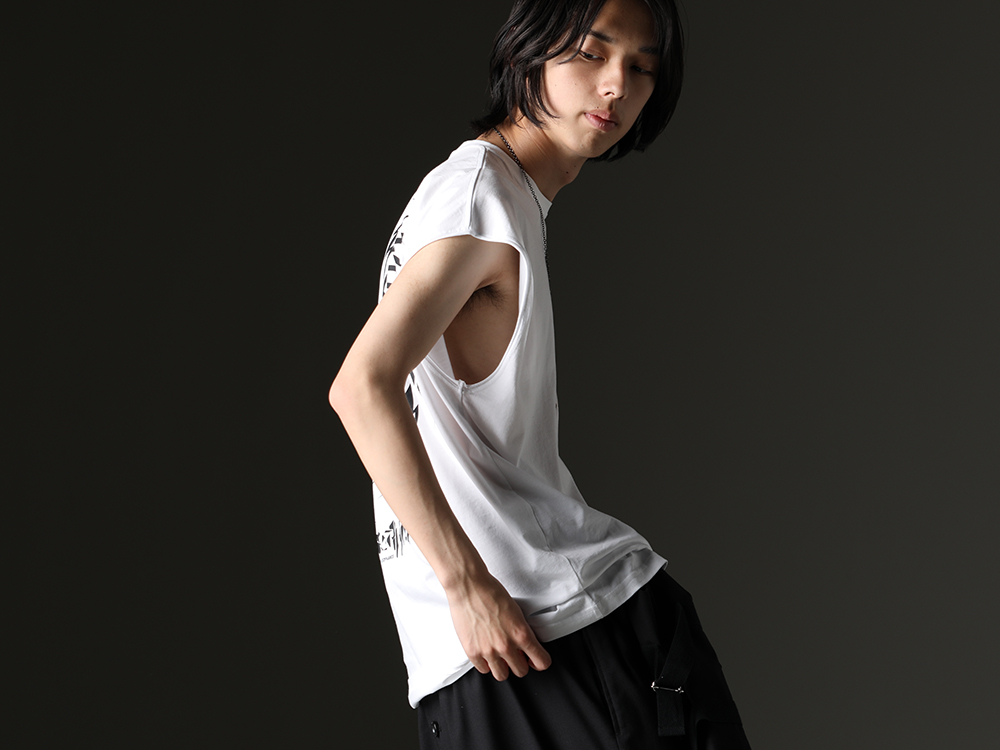 アクロニウム / ワークスタッドミュンヘン 男らしさを感じさせる腰巻きスタイル - S25-PR-C-White(Sleeveless T-shirt White) M3940(ネックレス ミックス + キーリング) - 3-002