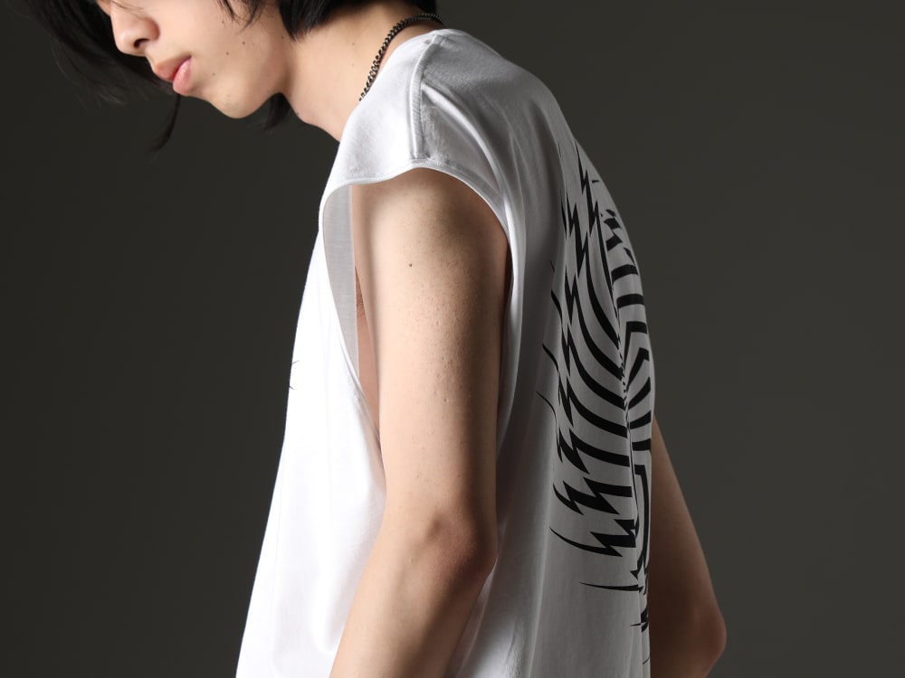 ACRONYM- Optimal balance with minimal shoulder exposure for comfortable standalone wear! ACRONYM's sleeveless T-shirt! - S25-PR-C-White(Sleeveless T-shirt White) - 2-005