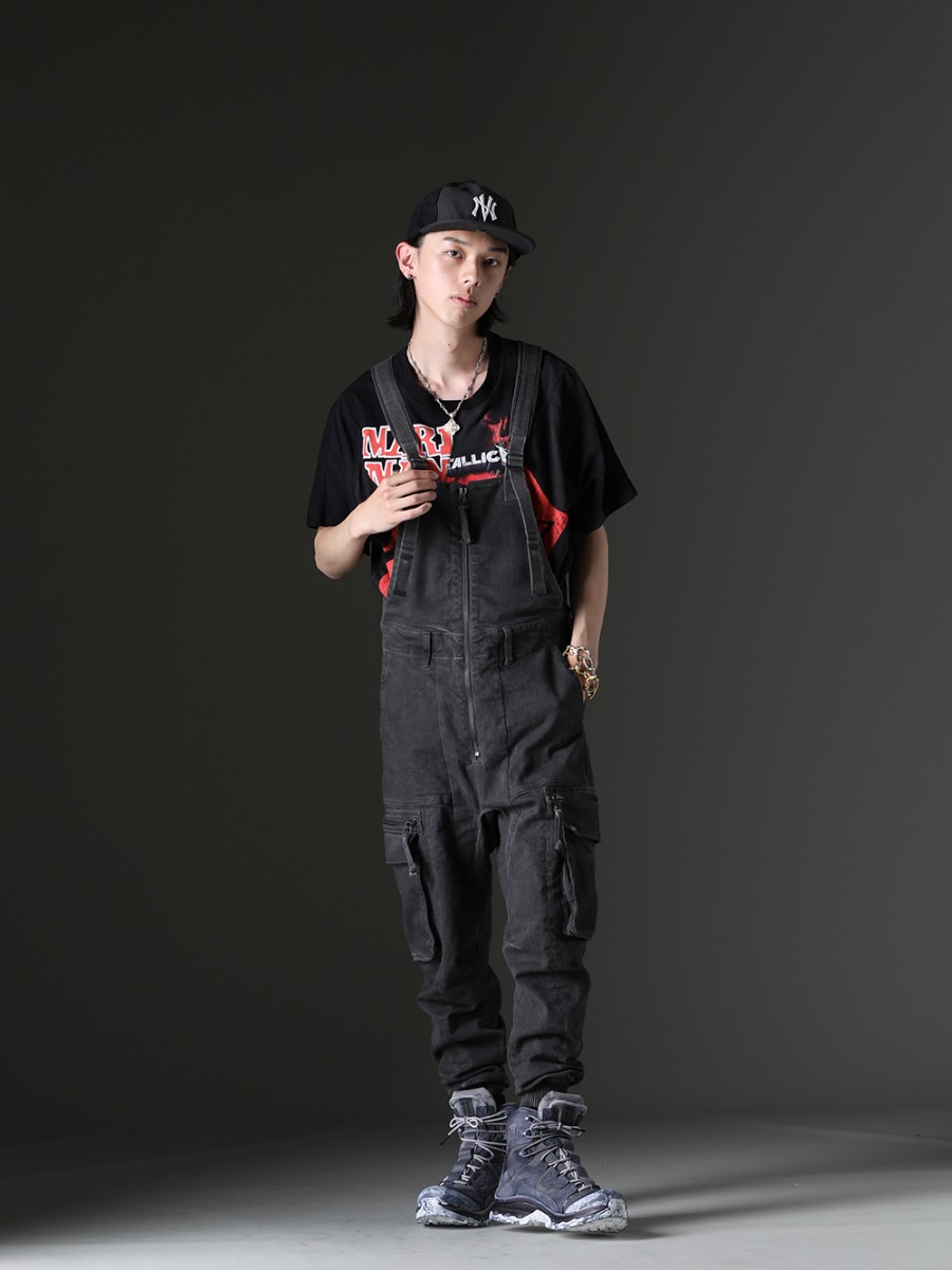 ink / NVCLEAR / Gerochristo / TAKAHIROMIYASHITATheSoloist. / D.HYGEN / 11 by Boris Bidjan Saberi STYLING - Styling with a tough image and masculine overalls (all-in-one) The overalls style is a great way to add variety to your styling. - ink23-07-M-3(Crack S/S T-shirt - M3) NV_002-Black-Dye(
NV LOGO FR ARMY COTTON CAP BLACK DYE) GP3(Cross Pendant) GN1-50(Handmade Chain Necklace 50cm) sa.0037SS23-Gold(bone shaped carabiner bracelet.-L- Gold) sa.0036SS23-Silver(Bone Shaped Carabiner Bracelet.-S- Silver) ST107-1423S-Charcoal(Hyper Stretch Cotton Denim Cargo Overalls Charcoal) BOOT2-GTX-BLACK-DYE-001(BOOTS2-GTX-BLACK-DYE-001) - 1-001