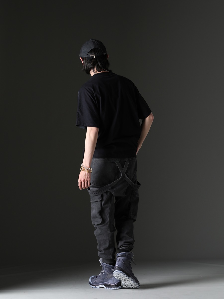 ink / NVCLEAR / Gerochristo / TAKAHIROMIYASHITATheSoloist. / D.HYGEN / 11 by Boris Bidjan Saberi - The overalls style is a great way to add variety to your styling. - ink23-07-M-3(Crack S/S T-shirt - M3) NV_002-Black-Dye(
NV LOGO FR ARMY COTTON CAP BLACK DYE) GP3(Cross Pendant) GN1-50(Handmade Chain Necklace 50cm) sa.0037SS23-Gold(bone shaped carabiner bracelet.-L- Gold) sa.0036SS23-Silver(Bone Shaped Carabiner Bracelet.-S- Silver) ST107-1423S-Charcoal(Hyper Stretch Cotton Denim Cargo Overalls Charcoal) BOOT2-GTX-BLACK-DYE-001(BOOTS2-GTX-BLACK-DYE-001) - 1-006