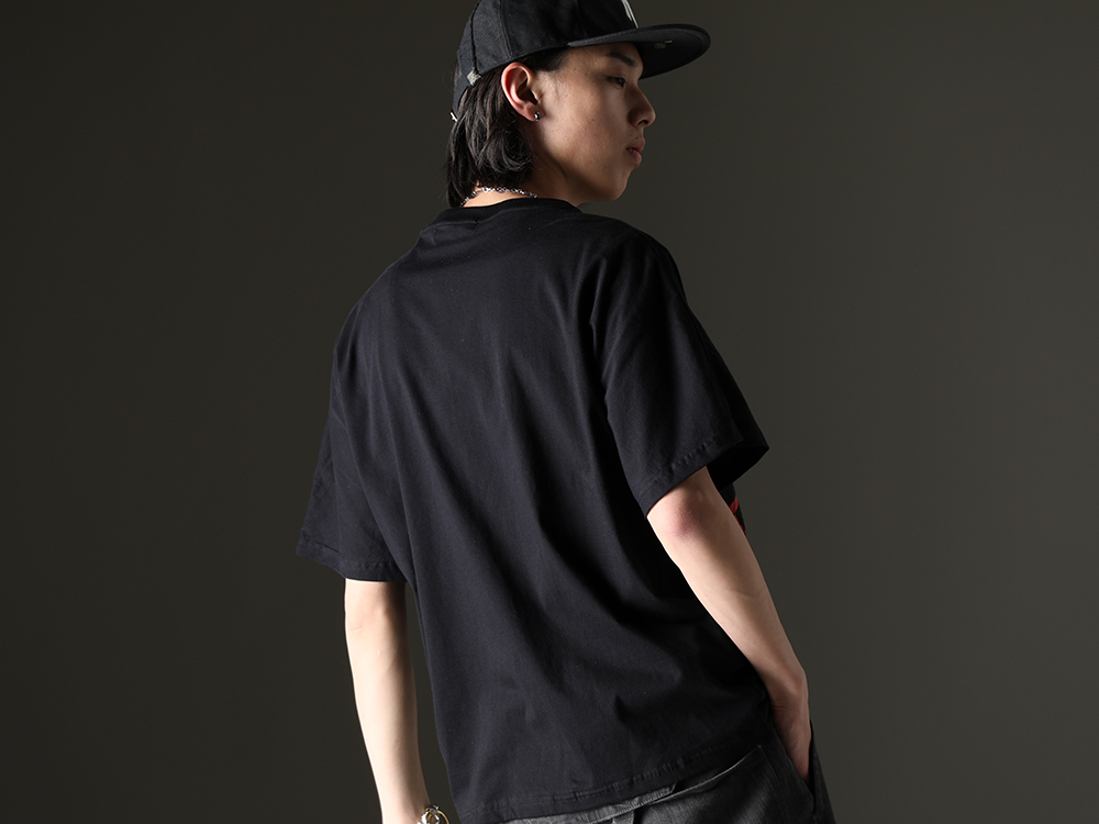 ink / NVCLEAR - The casual style with jewelry adds a touch of elegance to the outfit. - ink23-07-M-3(Crack S/S T-shirt - M3) NV_002-Black-Dye(
NV LOGO FR ARMY COTTON CAP BLACK DYE) - 2-003