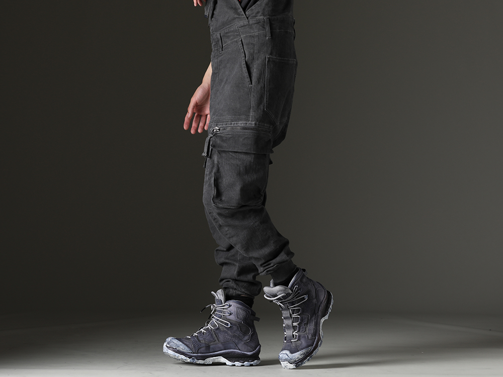 D.HYGEN / 11 by Boris Bidjan Saberi - D.HYGEN overalls have a strong presence. - ST107-1423S-Charcoal(Hyper Stretch Cotton Denim Cargo Overalls Charcoal) BOOT2-GTX-BLACK-DYE-001(BOOTS2-GTX-BLACK-DYE-001) - 3-005