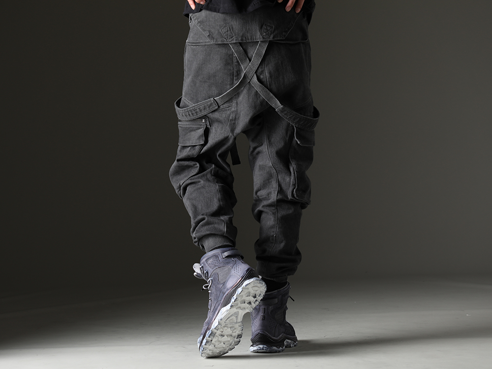 D.HYGEN / 11 by Boris Bidjan Saberi - D.HYGEN overalls have a strong presence. - ST107-1423S-Charcoal(Hyper Stretch Cotton Denim Cargo Overalls Charcoal) BOOT2-GTX-BLACK-DYE-001(BOOTS2-GTX-BLACK-DYE-001) - 3-011