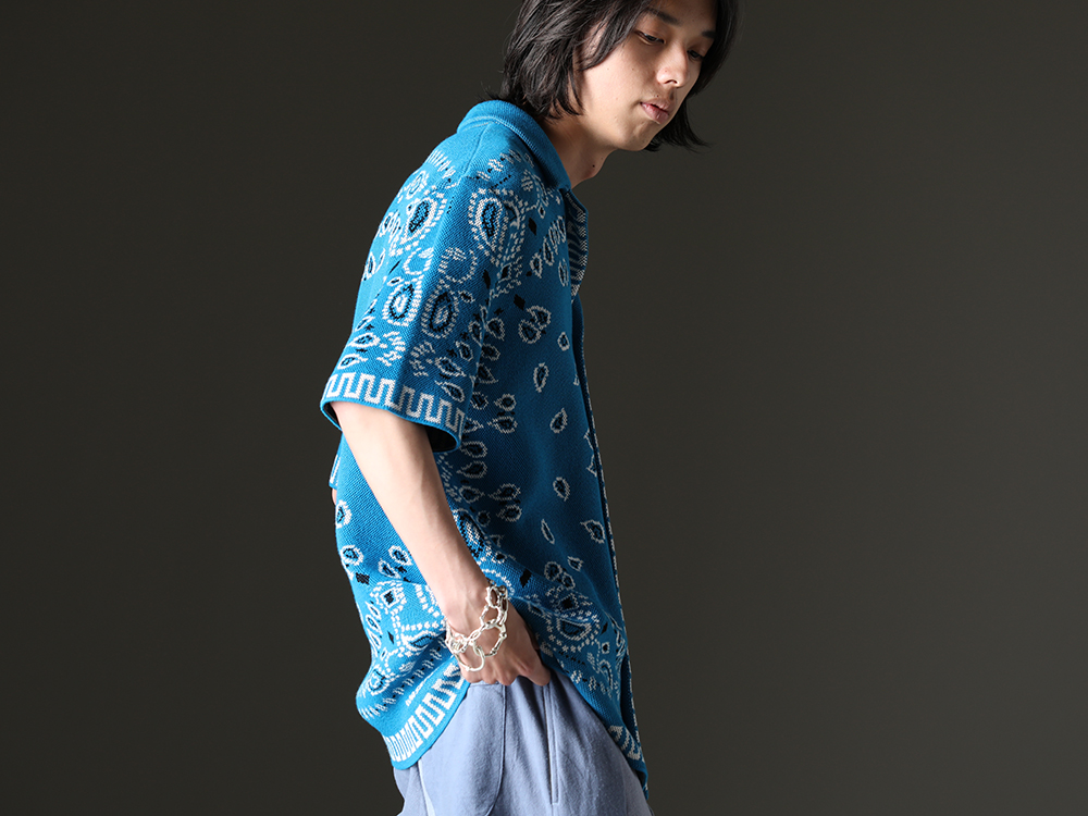 ALANUI / TAKAHIROMIYASHITATheSoloist. - It is a comfortable shirt with attention to the material. - LMHS23-022(Bandana Piquet Shirt Blue Swim Multi) sa.0037SS23-Silver(bone shaped carabiner bracelet.-L- Silver) sa.0036SS23-Silver(Bone Shaped Carabiner Bracelet.-S- Silver) - 2-002