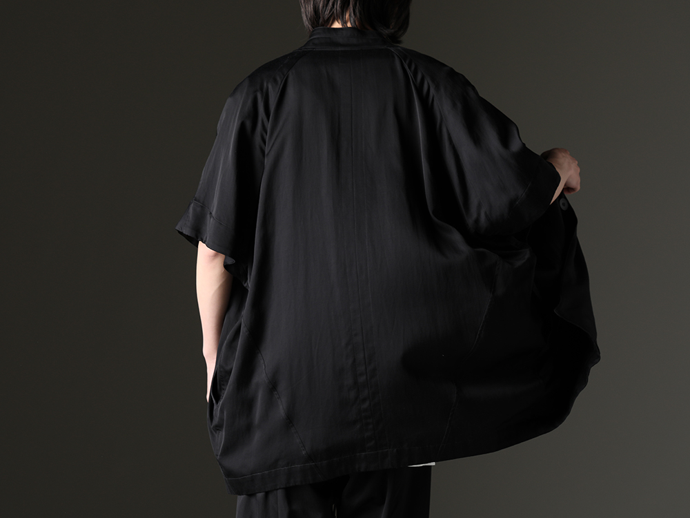 JULIUS - Jacket accentuated by a unique kite silhouette -  817JAM3(Cupro/Cotton/Linen Satin Short Sleeve Jacket) - 4-003