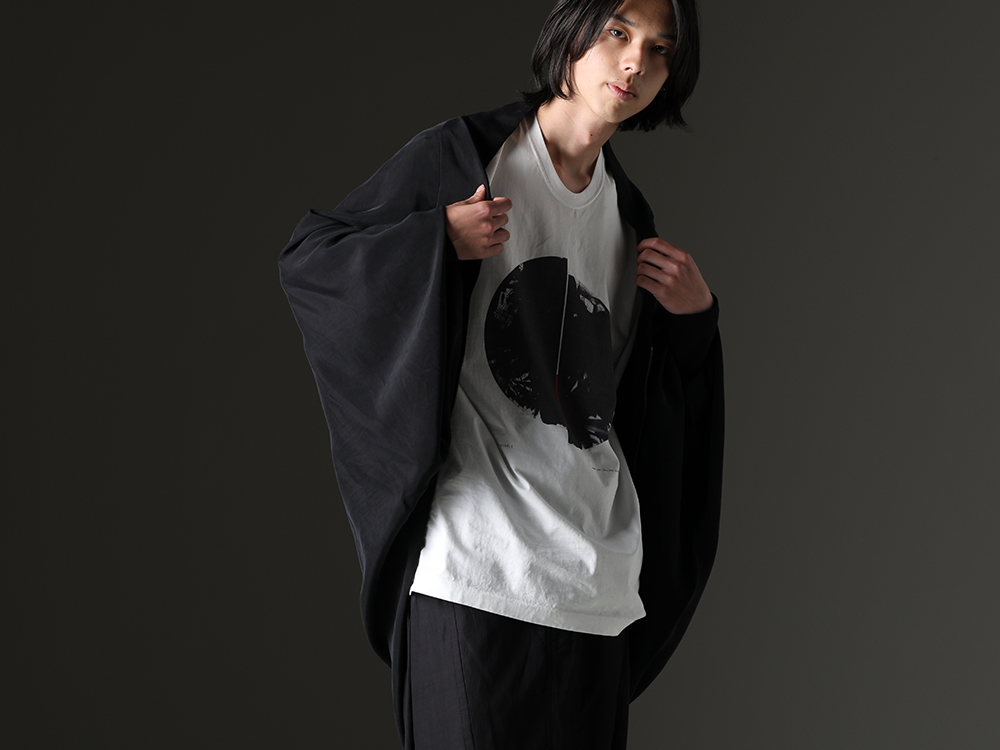 JULIUS - Uniquely designed outer shirt made of comfortable and beautiful materials - 827SHM4(Cupro Fibriled Cloth Kite Shirt) 827CPM1-Off-white(Cotton SZ Jersey T-shirt Off White) - 2-001