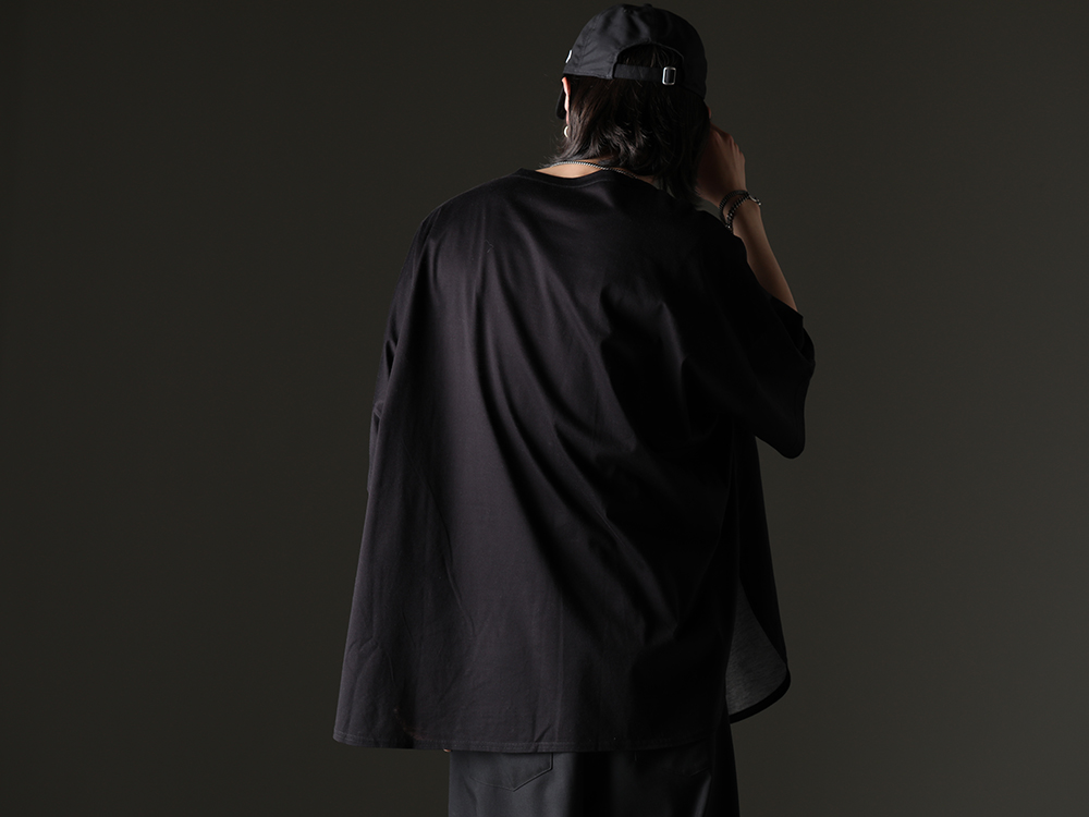 Ground Y / Yohji Yamamoto - Compact T-shirt with graphic design on the front. - GI-T13-024(Dolman Sleeve with Rounded Hem T-shirt) HZ-H88-972(New Era × Yohji Yamamoto 930CS YY Dahlia) - 2-003