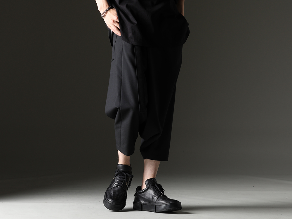 Ground Y / GUIDI - Sleek pants and heavy sneakers - GI-P02-100(Front Tuck Sarouel Pants) GJ02-BLKT(Laced Up Boots - Horse Full Grain Leather - GJ02) - 3-001