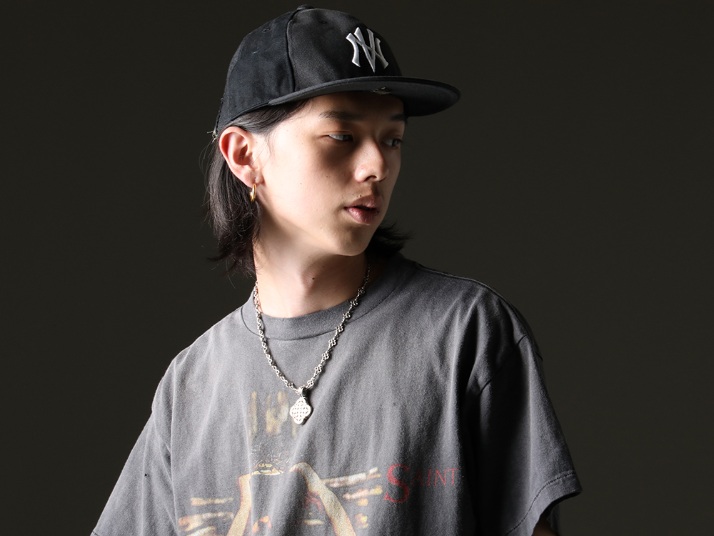 SAINT MICHAEL /  NVCLEAR / Gerochristo - SAINT M×××××× specializes in vintage processed T-shirt style. - SM-S23-0000-009(WE LIVE HELL Short sleeve T-shirt) NV_002-Black-Dye(NV LOGO FR ARMY COTTON CAP BLACK DYE) GN1-50(GN1-50 - Handmade Chain Necklace 50cm) GP3(GP3 - Cross Pendant) - 2-004