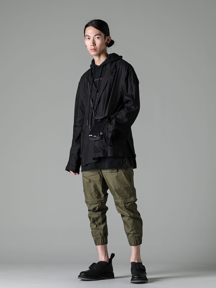 RIPVANWINKLE 2021SS 2022SS 2023SS Styling - This is a voluminous jacket blouson characterized by the crisp texture of linen and the unique thick texture of rayon. Military sports style suggested in subdued colors of black and khaki - RW-439 - Revolution Jacket BS Black - RW-303-Black - Layered Hoodie Black Black - RW-509-Khaki - Parachute Pants Khaki - RW-520 - Tactical Derby Gore - RW-550 - Mobile Pouch 1-001