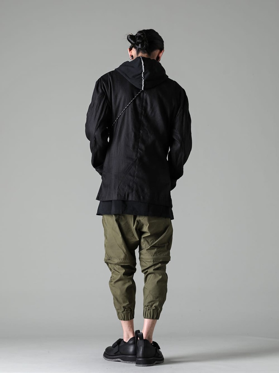 RIPVANWINKLE 2021SS 2022SS 2023SS Styling Military sports style suggested in subdued colors of black and khaki - RW-439 - Revolution Jacket BS Black - RW-303-Black - Layered Hoodie Black Black - RW-509-Khaki - Parachute Pants Khaki - RW-520 - Tactical Derby Gore 1-003