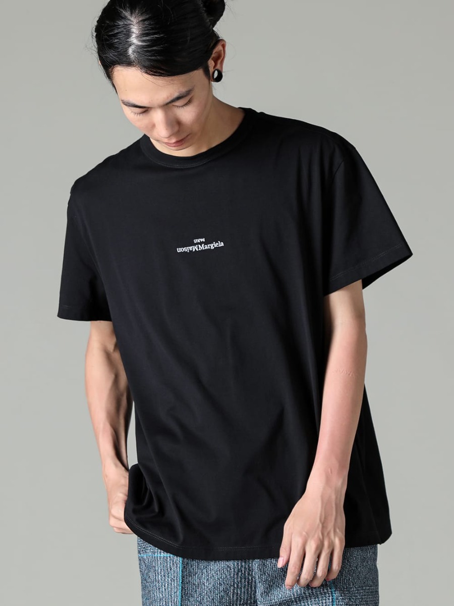 Maison Margiela 2023SS The light, shirt-like comfort is the point! A convenient outerwear with a freely adjustable silhouette!  - S30GC0701-Black-White-Embroidery - Reversed Logo T-Shirt Black / White Embroidery 2-007