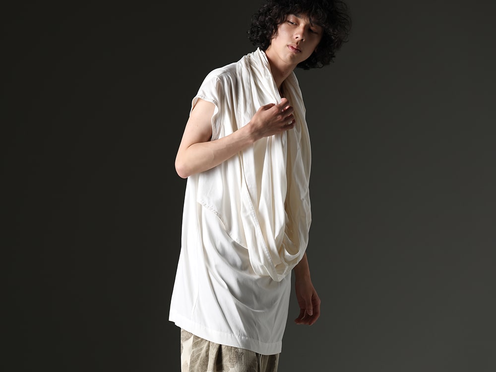 Julius - A Transformative Pullover Shirt in Black, Off-White, and Gray - 819SHM3-offwhite(Rayon/Cotton Cloth Drape Neck Pullover Off White) - 2-008