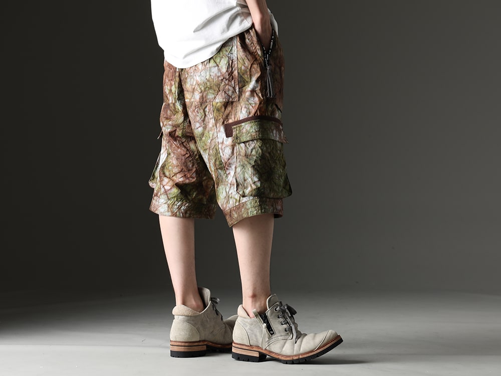 D.HYGEN - Short pants produced by the all-over pattern design that attracts the eye. - ST107-1223S-Stream-Sand(Uneven Dyed Nylon Ox Cargo Shorts Stream Sand) ST109-0122S-Dusty-White(Horse Leathe Sneaker Derbyy Shoes Dusty White) - 3-002