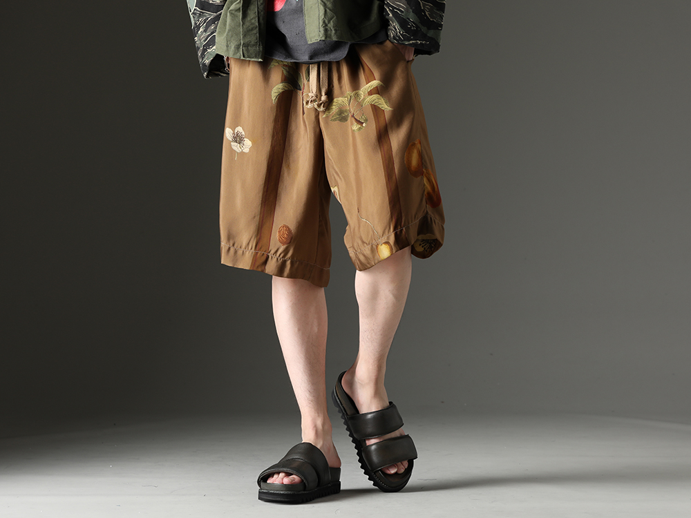 ユマ・ワン / グイディ - 女性デザイナーが手掛けるUMA WANGのショーツにGuidiのサンダルを合わせたリゾート感のある組み合わせ。 - UM3531-Musterd(パラーパンツ マスタード) BRK03(ラバーソール サンダル - カーフ フルグレイン) - 3-001