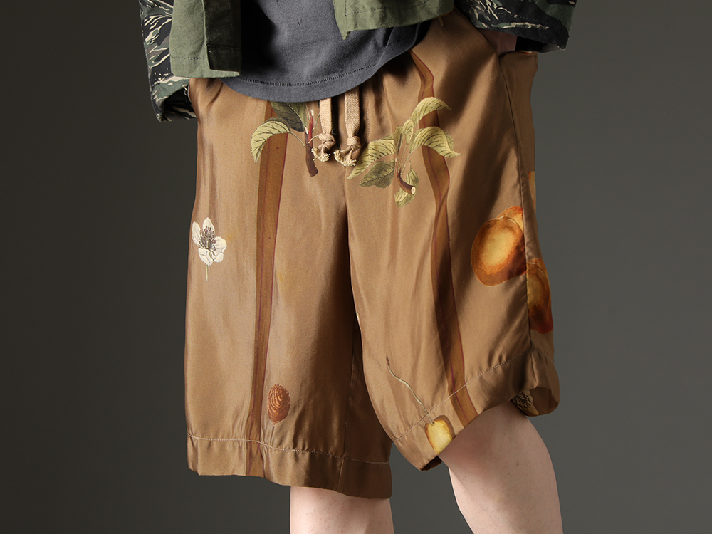 ユマ・ワン - 女性デザイナーが手掛けるUMA WANGのショーツにGuidiのサンダルを合わせたリゾート感のある組み合わせ。 - UM3531-Musterd(パラーパンツ マスタード) - 3-004