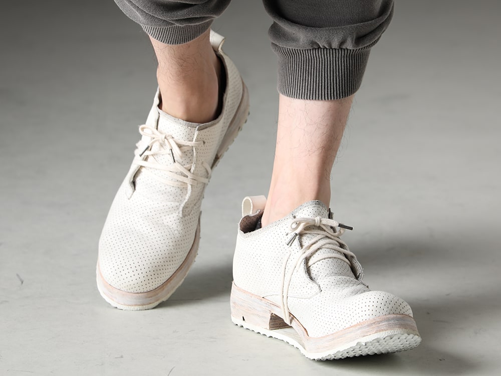 BORIS BIDJAN SABERI - The pattern of the fabric cut-outs leaves a lasting impression on the viewer. - SHOE-1.1-WHITE-LEATHER(SHOE 1.1 WHITE LEATHER) - 3-007