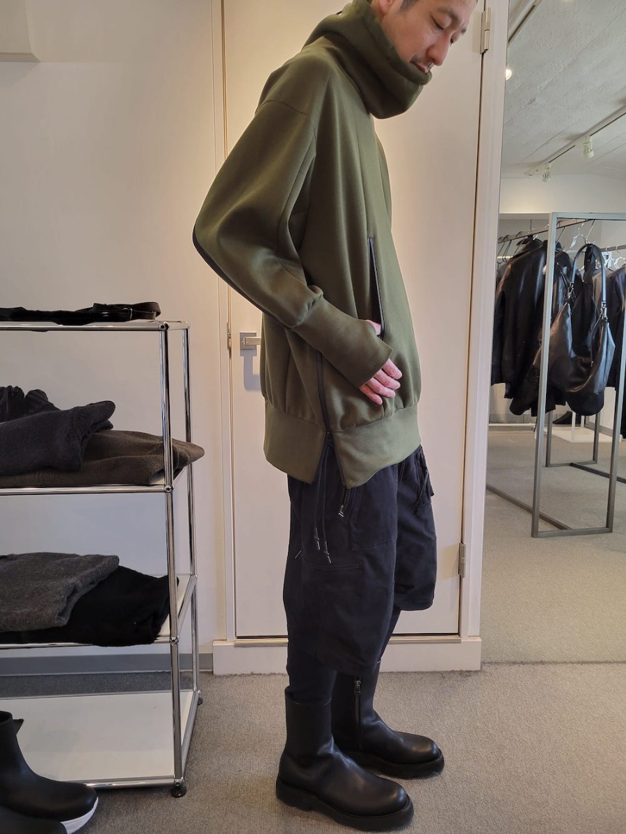 RIPVANWINKLE(リップヴァンウィンクル) 23-24AW(秋冬) ラインを敢えて際立たせたカーキとブラックのコントラストがオリジナルなカーキ - RB-525 ライン プルオーバージャージー 3-002