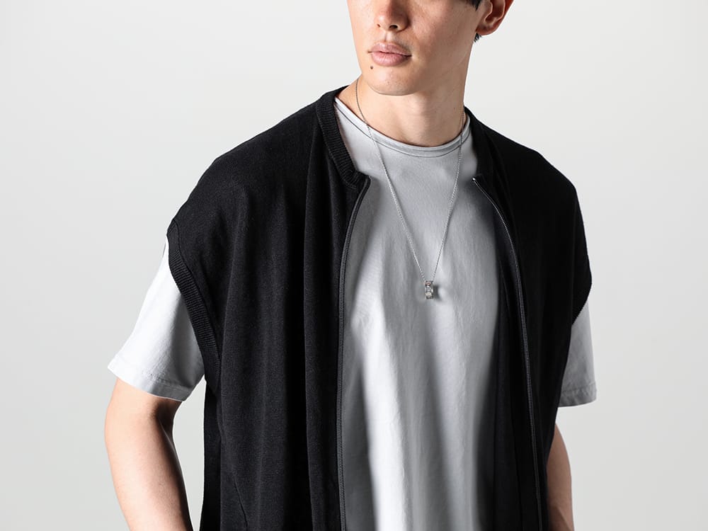 RIPVANWINKLE 2023SS Create a Stylish Transformation by Layering a Cross Jersey Vest over a Dolman T-Shirt  - RW-419 - Knit Jersey Vest - RW-547-L.Gray×Shark - Dolman-T L.Gray×Shark - SI8UU0001 - Necklace 2-004