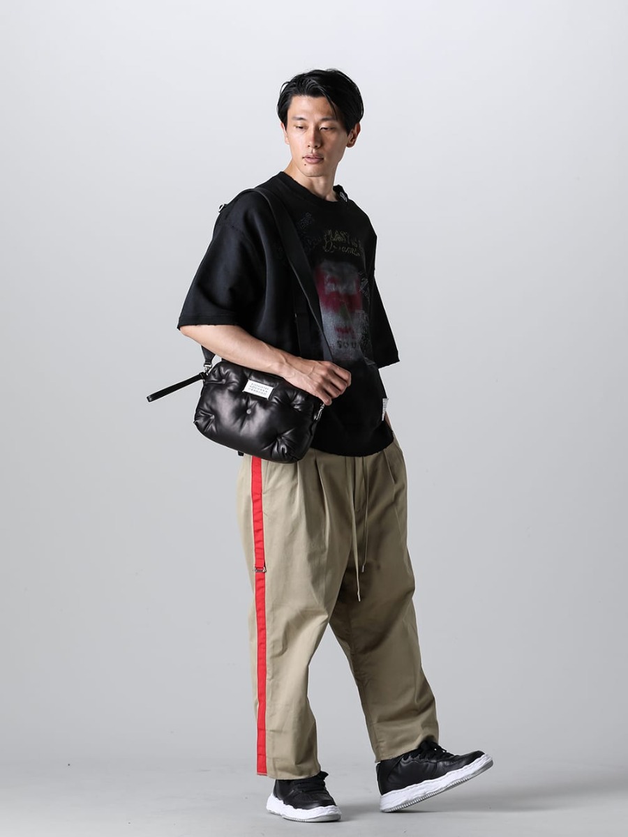 TAKAHIROMIYASHITATheSoloist - TAKAHIROMIYASHITATheSoloist. 2023SS スタイリング Add uniqueness to a casual style worn casually. - sp.0011SS23-Khaki-Red - side tape adjustable length 2 tucks work pant. Khaki x Red - A10TS681-Black - Suspender Tee - SB1WB0002 - Glam Slam Camera Bag - A07FW701-Black - WAYNE high - original sole leather High-Top sneakers Black 1-002