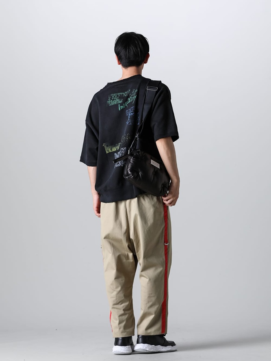 TAKAHIROMIYASHITATheSoloist - TAKAHIROMIYASHITATheSoloist. 2023SS スタイリング Add uniqueness to a casual style worn casually. - sp.0011SS23-Khaki-Red - side tape adjustable length 2 tucks work pant. Khaki x Red - A10TS681-Black - Suspender Tee - SB1WB0002 - Glam Slam Camera Bag - A07FW701-Black - WAYNE high - original sole leather High-Top sneakers Black 1-003