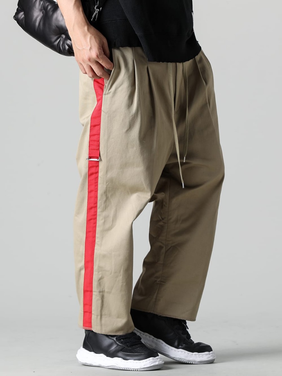 TAKAHIROMIYASHITATheSoloist - TAKAHIROMIYASHITATheSoloist. 2023SS Pants that can be worn in two ways: full-length and shorts sp.0011SS23-Khaki-Red - side tape adjustable length 2 tucks work pant. Khaki x Red - A07FW701-Black - WAYNE high - original sole leather High-Top sneakers Black 3-001